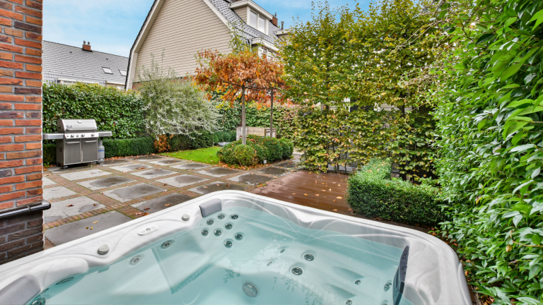 Ourdoor jacuzzi